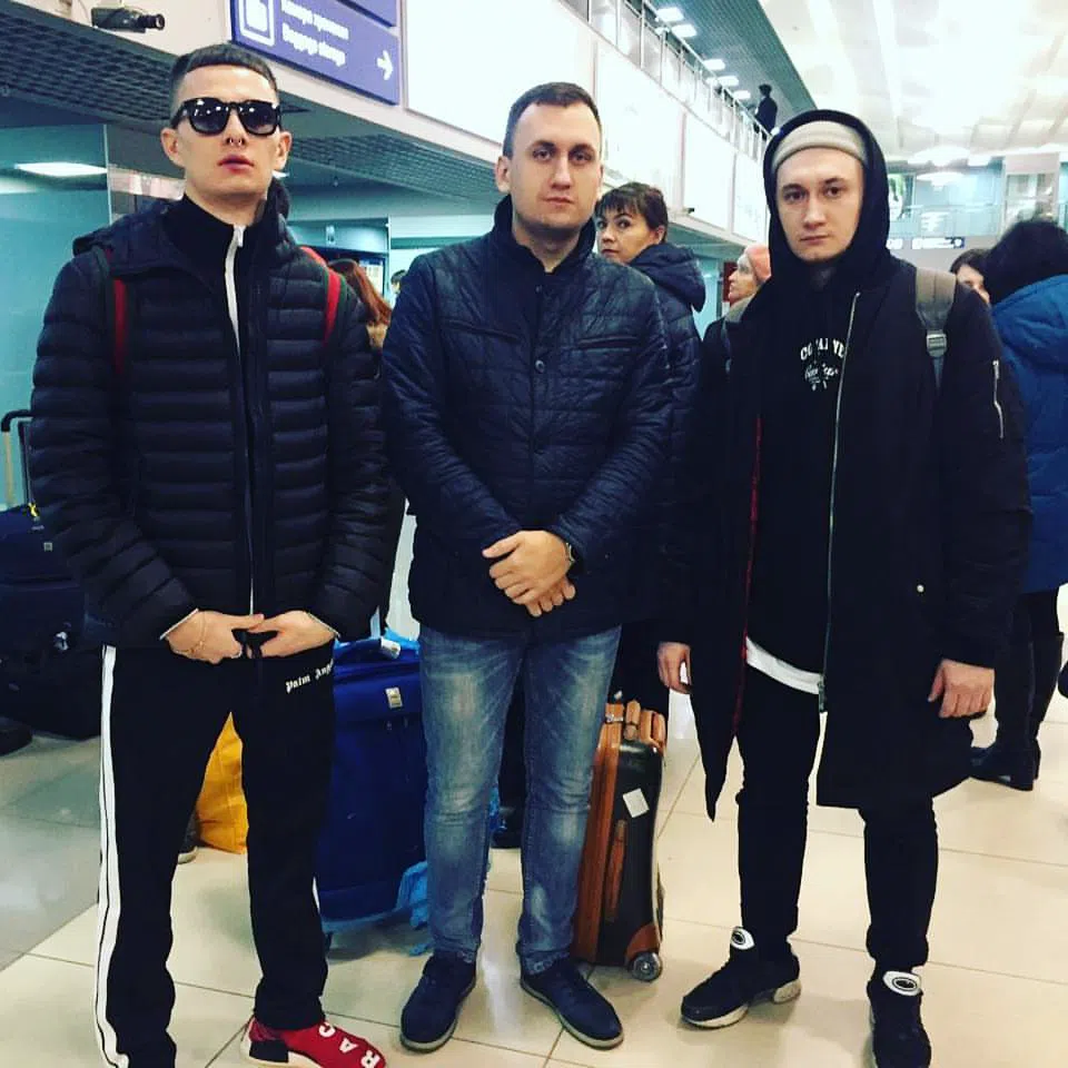 Обладает